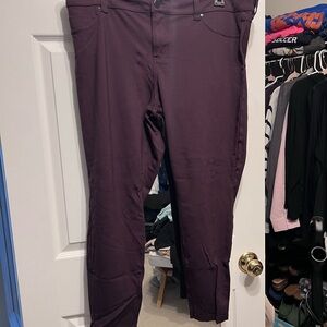 Liverpool Women's Skinny Pants in Dark Purple